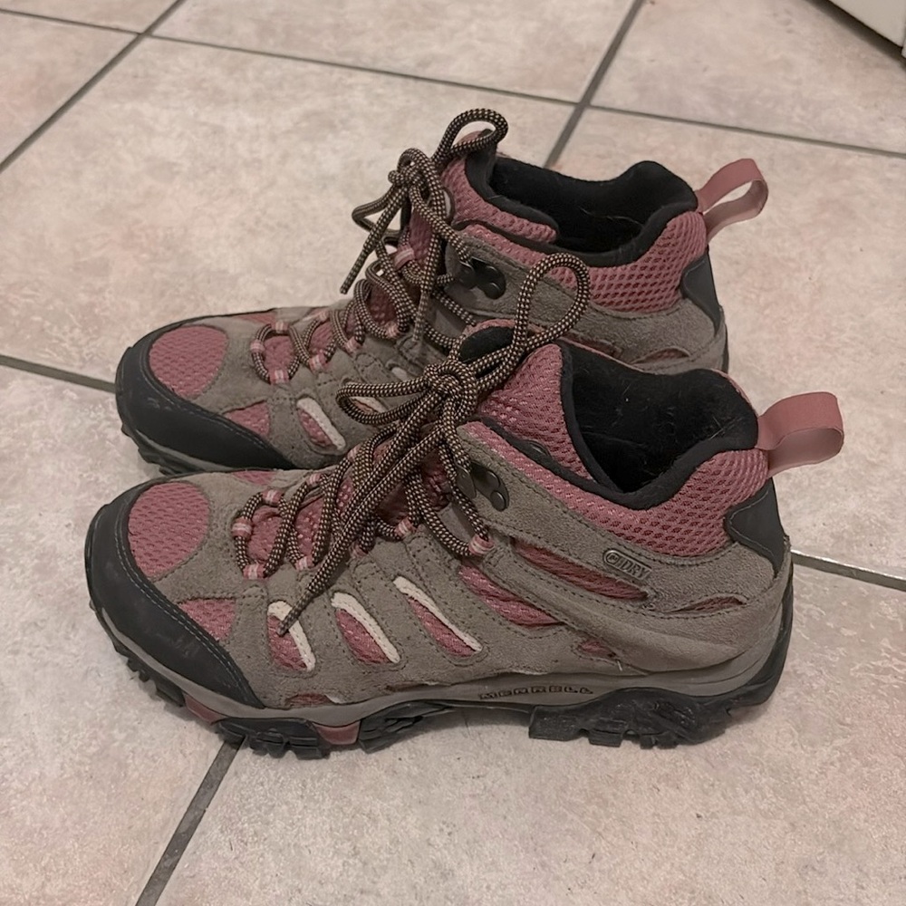 MERRELL Moab Hiking Shoe Boots Ankle High Top Women Size 9.5